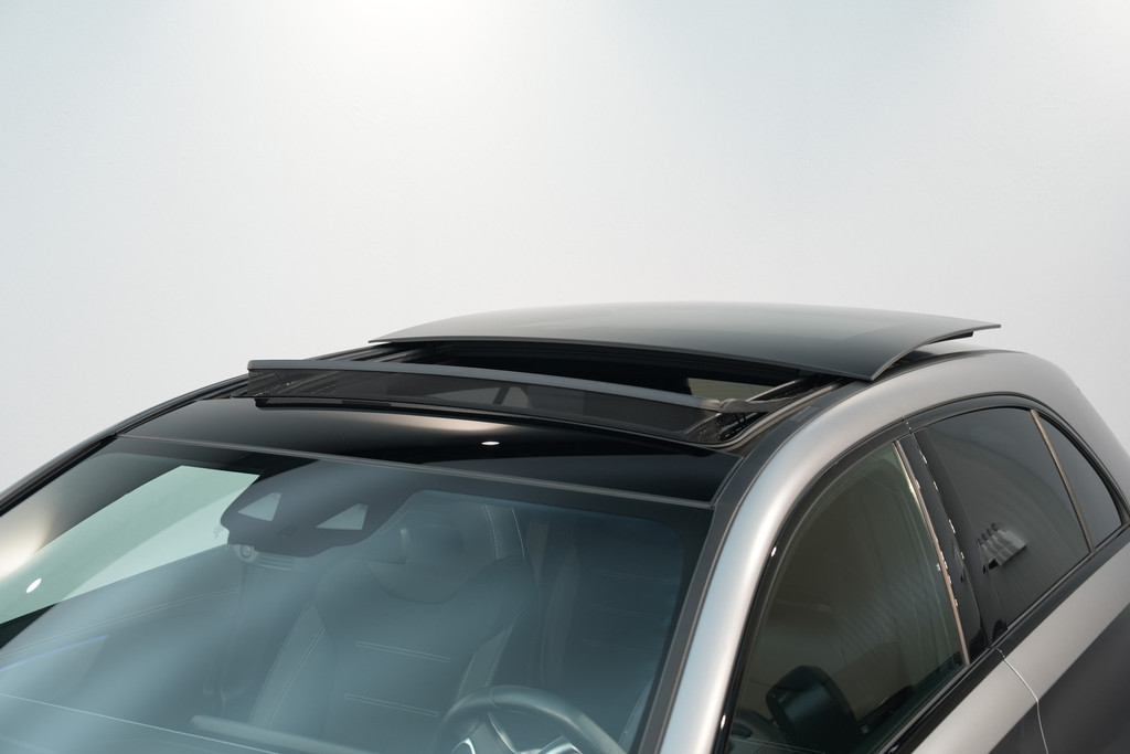 Mercedes-Benz A-Klasse 250 e AMG MAGNO MAT 49317318-2.jpg | Autocenter Oss