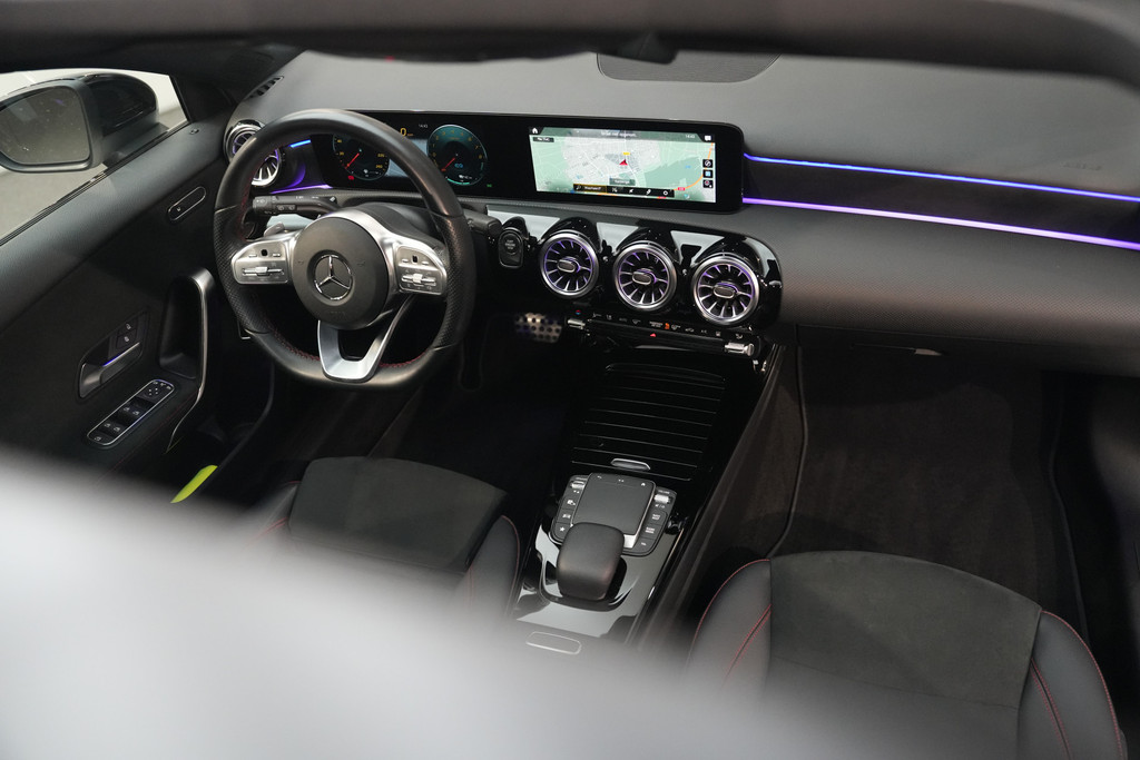 Mercedes-Benz A-Klasse 250 e AMG 52185458-2.jpg | Autocenter Oss