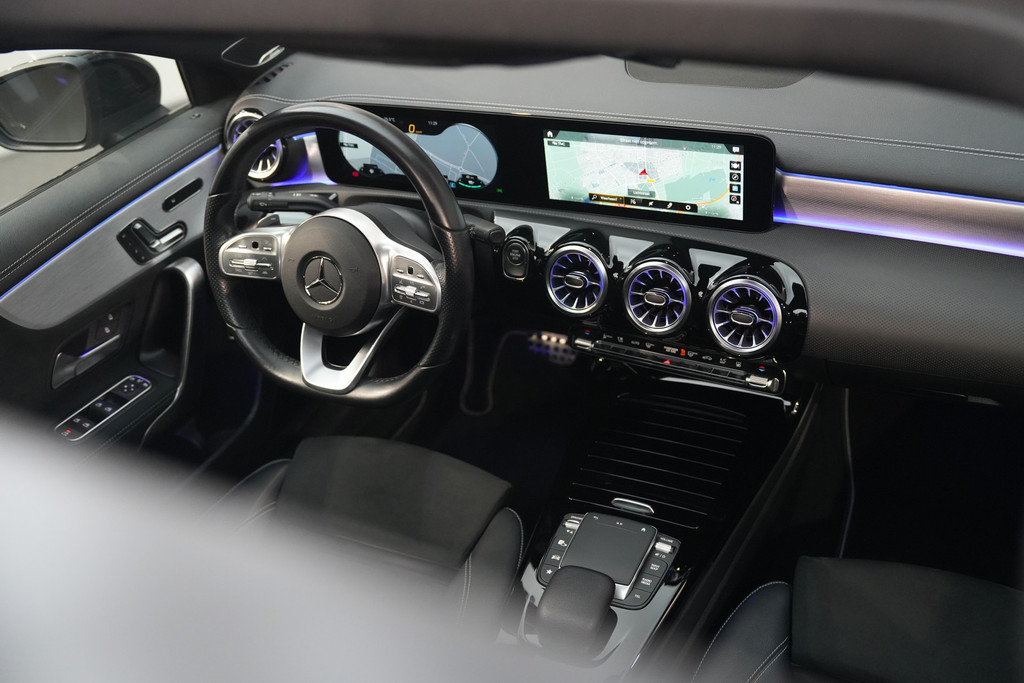 Mercedes-Benz A-Klasse 250 e Limousine AMG MAGNO MAT 52185485-2.jpg | Autocenter Oss
